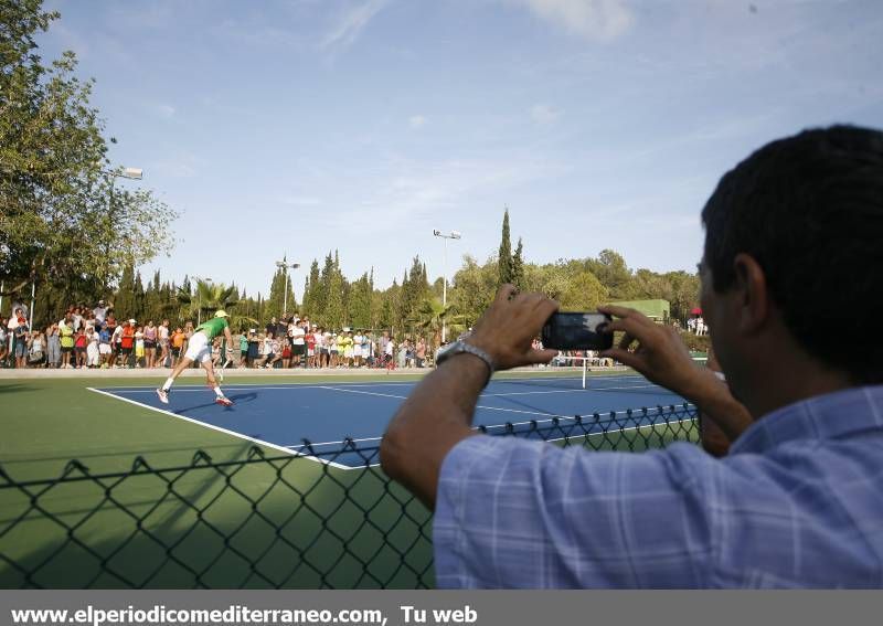 GALERÍA DE FOTOS- Bautista desata la locura peloteando con Ferrer en La Coma