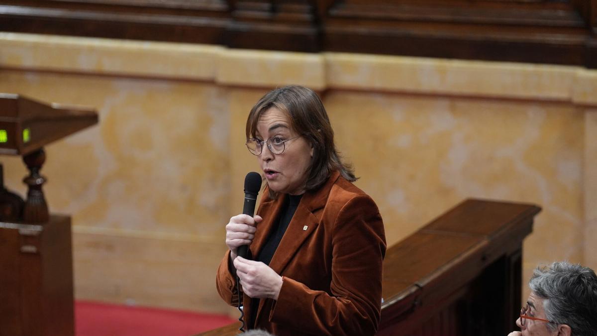 Paneque es interrumpida en el Parlament por un ES-Alert, por segundo día consecutivo