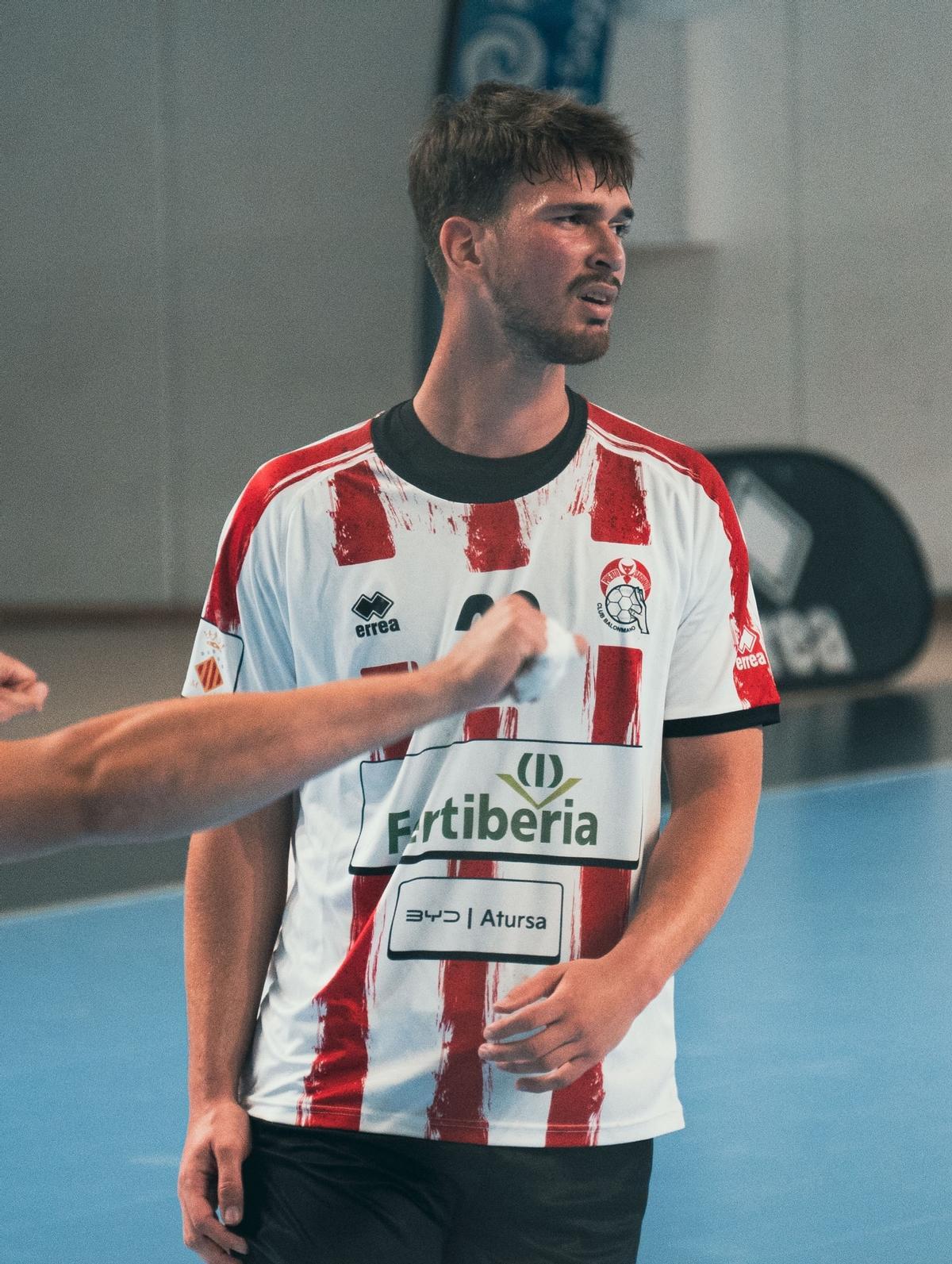 Julen Urruzola en el partido contra el HC Eivissa.
