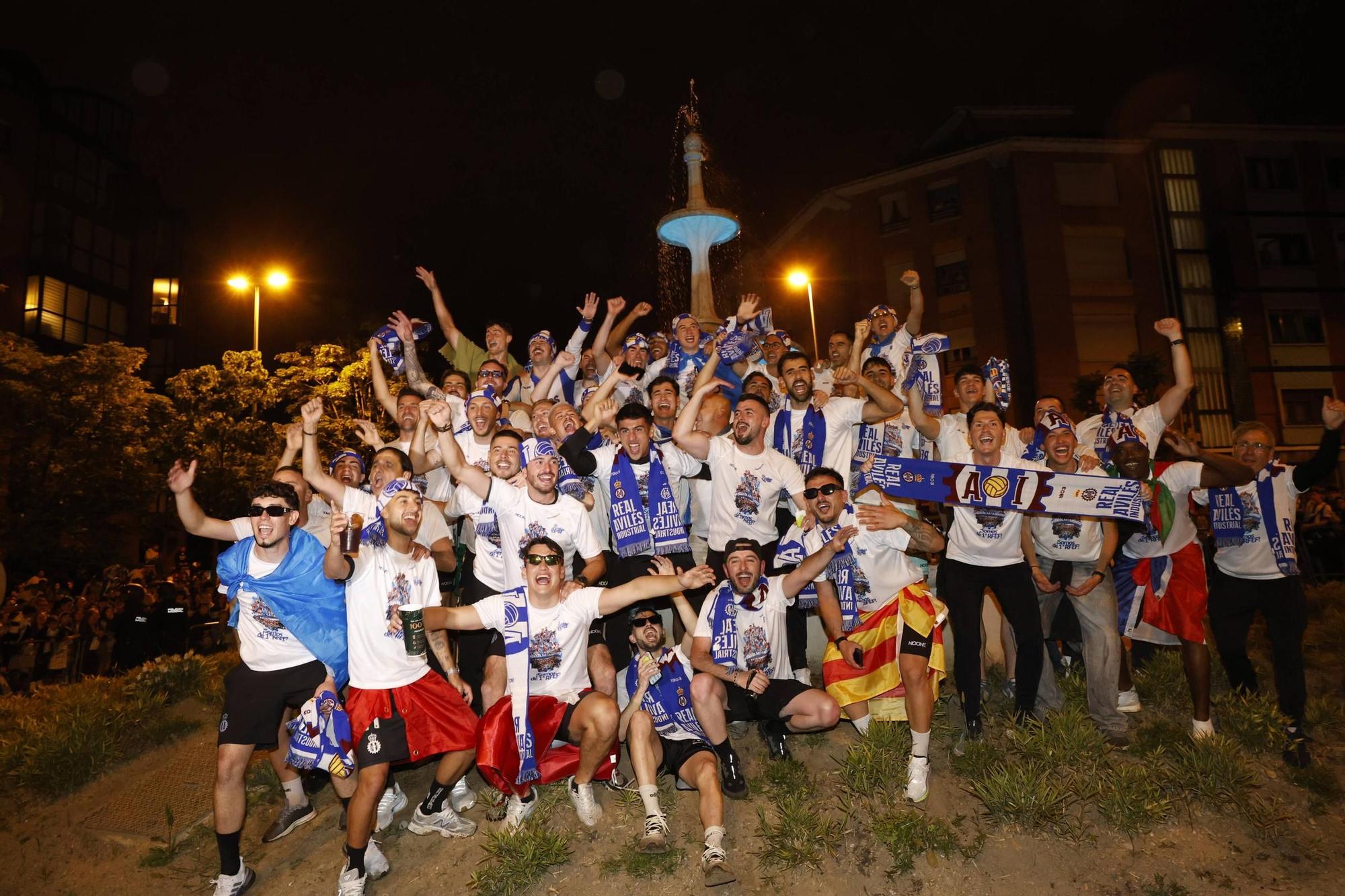 EN IMÁGENES: Locura en las calles de Avilés por el ascenso