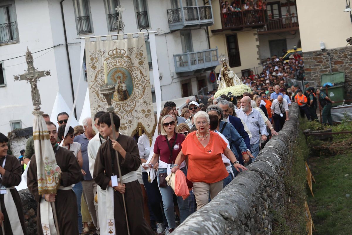 Procesión con la Virgen del Carmen.