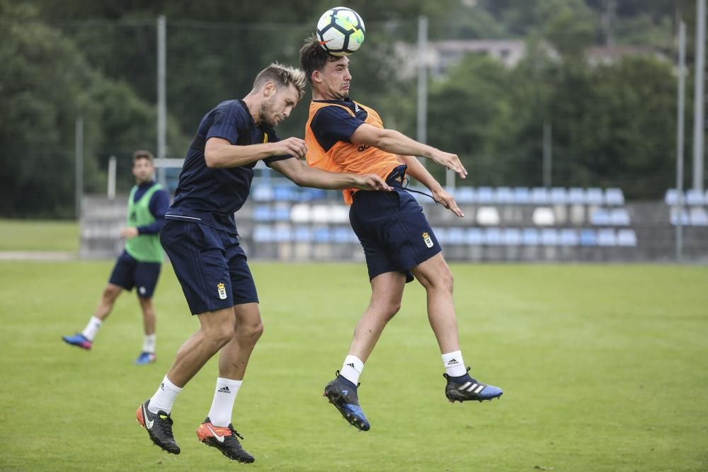 Entrenamiento del Real Oviedo en el Requexón