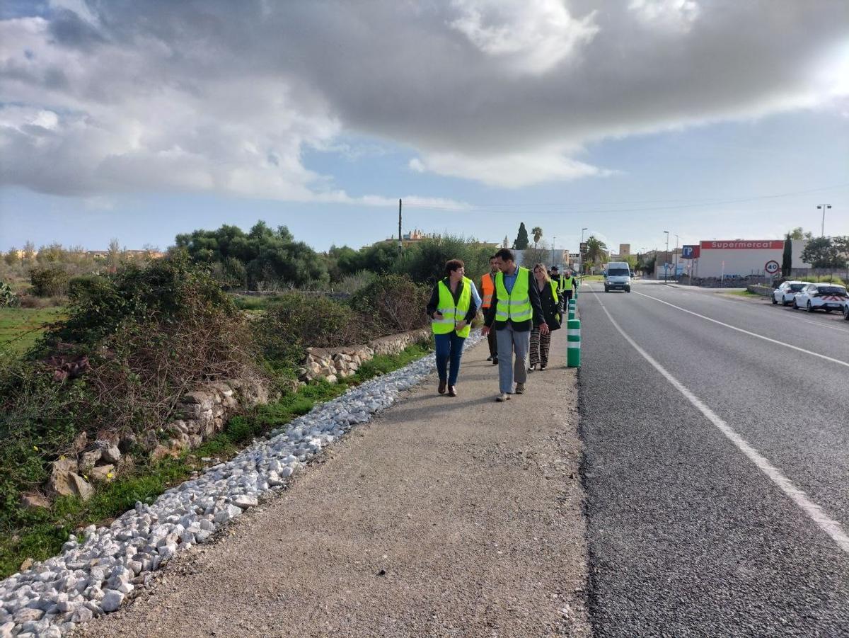 El conseller Iván Sevillano y la alcaldesa Maria Pons, por el nuevo paseo cívico.