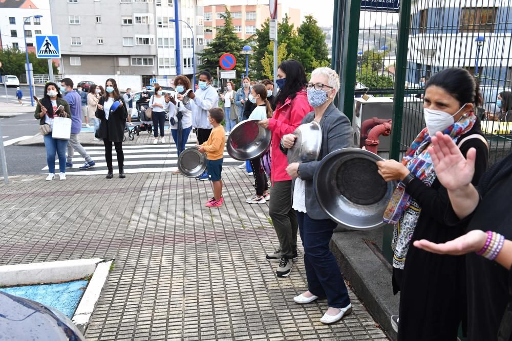 Cacerolada en el CEIP Ría do Burgo de Culleredo