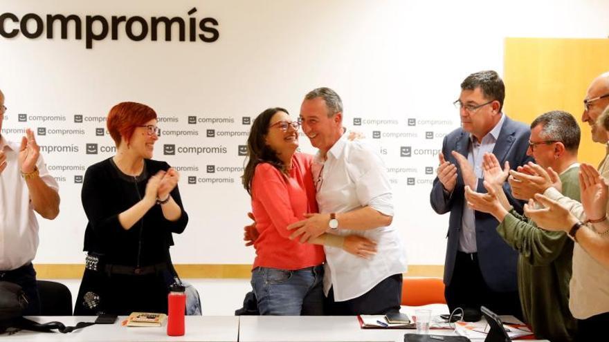 Mónica Oltra ayer en la ejecutiva celebrada por la formación en su sede de València junto a militantes y dirigentes.