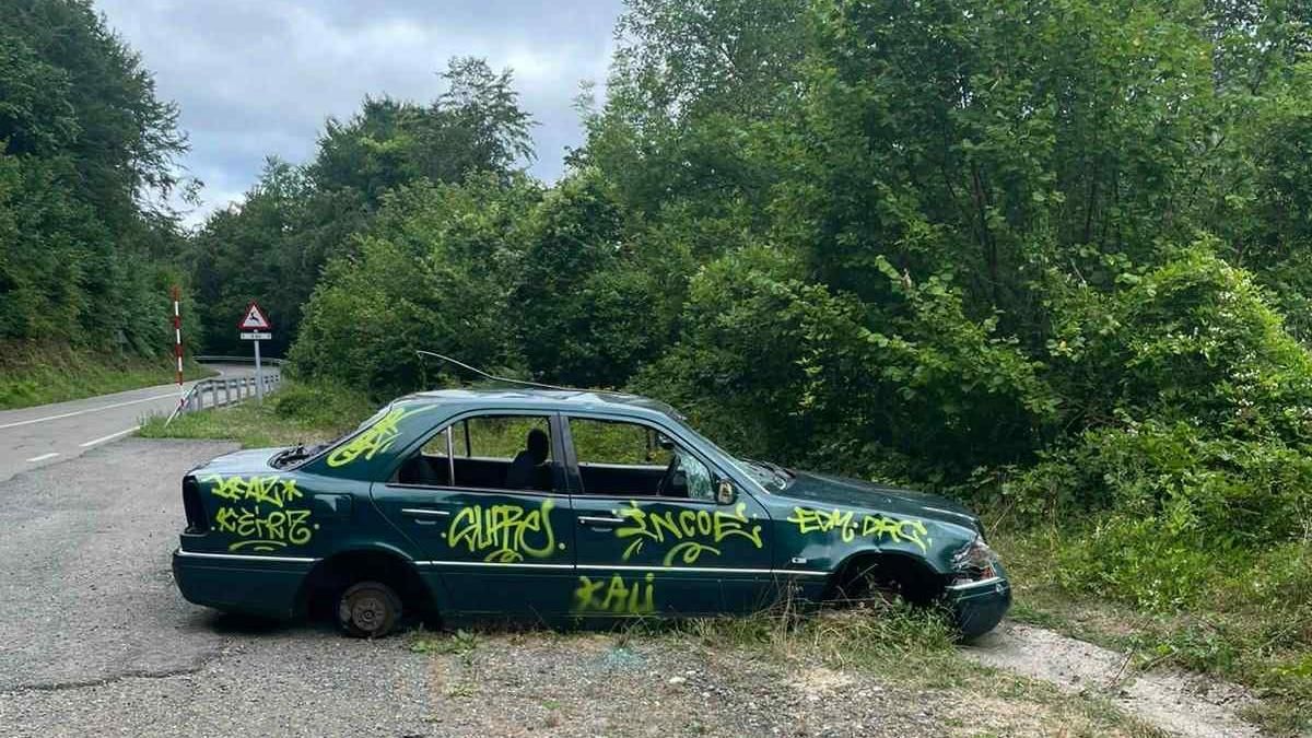 El vehículo abandonado.
