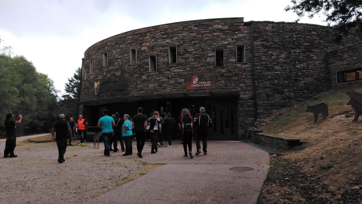 Entre lluvia y motos clásicas: así arranca la concentración internacional del Lago de Sanabria