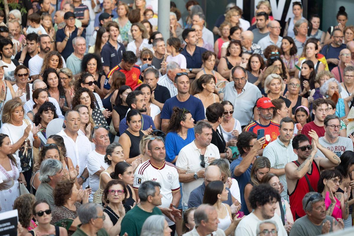 Todas las imágenes de la concentración en Ibiza en solidaridad con Ceuta Todas las imágenes de la concentración en Ibiza en solidaridad con Ceuta