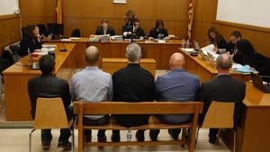 Juicio a cinco mossos por golpear a manifestantes de Can Vies en el 2014 