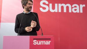 El portavoz de Sumar y ministro de Cultura, Ernest Urtasun, en rueda de prensa este lunes. 