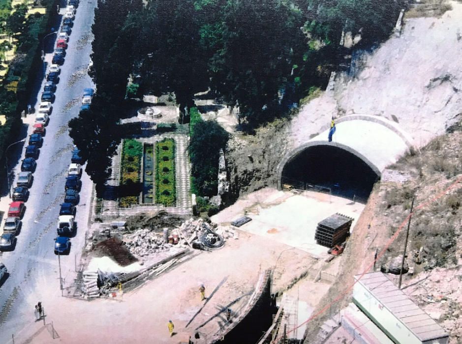 Las obras se iniciaron en el lado de la plaza de la Merced y duraron año y medio, hasta marzo de 1999.