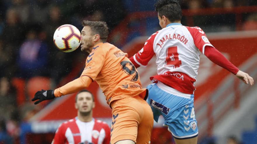 Una acción de un Lugo-Osasuna disputado en el Anxo Carro.