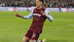 West Ham - Friburgo: El gol de Edson Álvarez