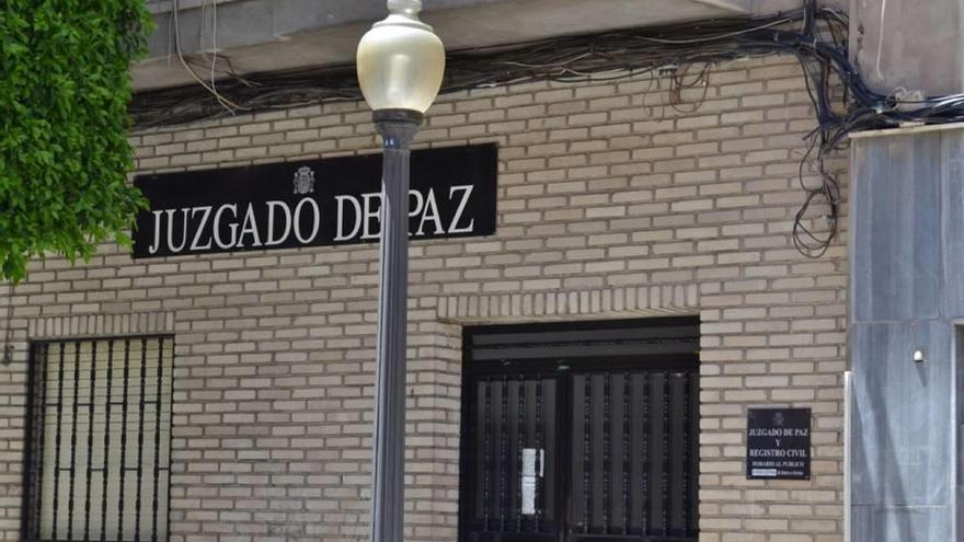 El juzgado de paz de Alcantarilla se ha visto en el centro de la polémica.