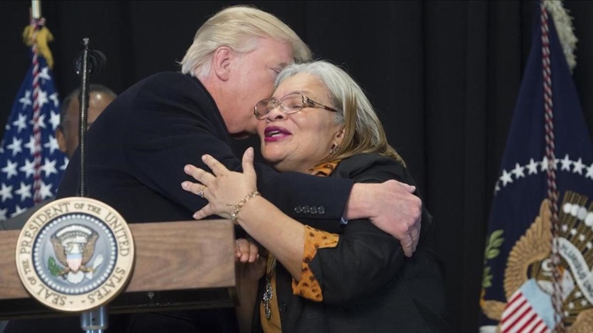 Donald Trump y Alveda King tras la visita al Museo Nacional de Historia y Cultura Afroamericana.