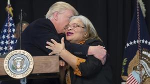 Donald Trump y Alveda King tras la visita al Museo Nacional de Historia y Cultura Afroamericana. 