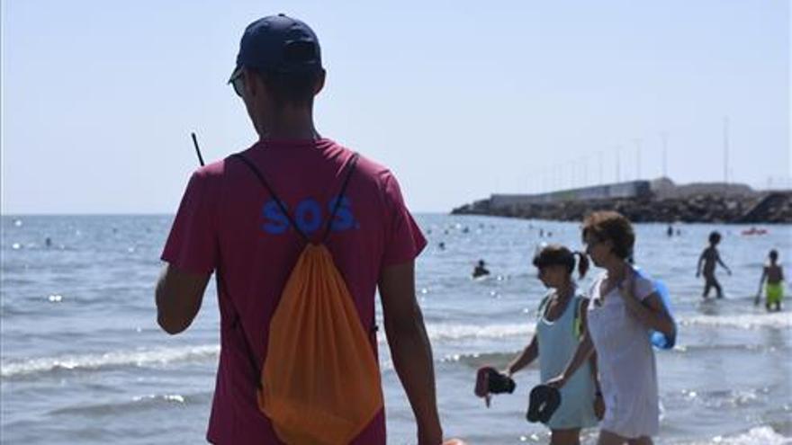 Cierran al baño la playa del Pinar