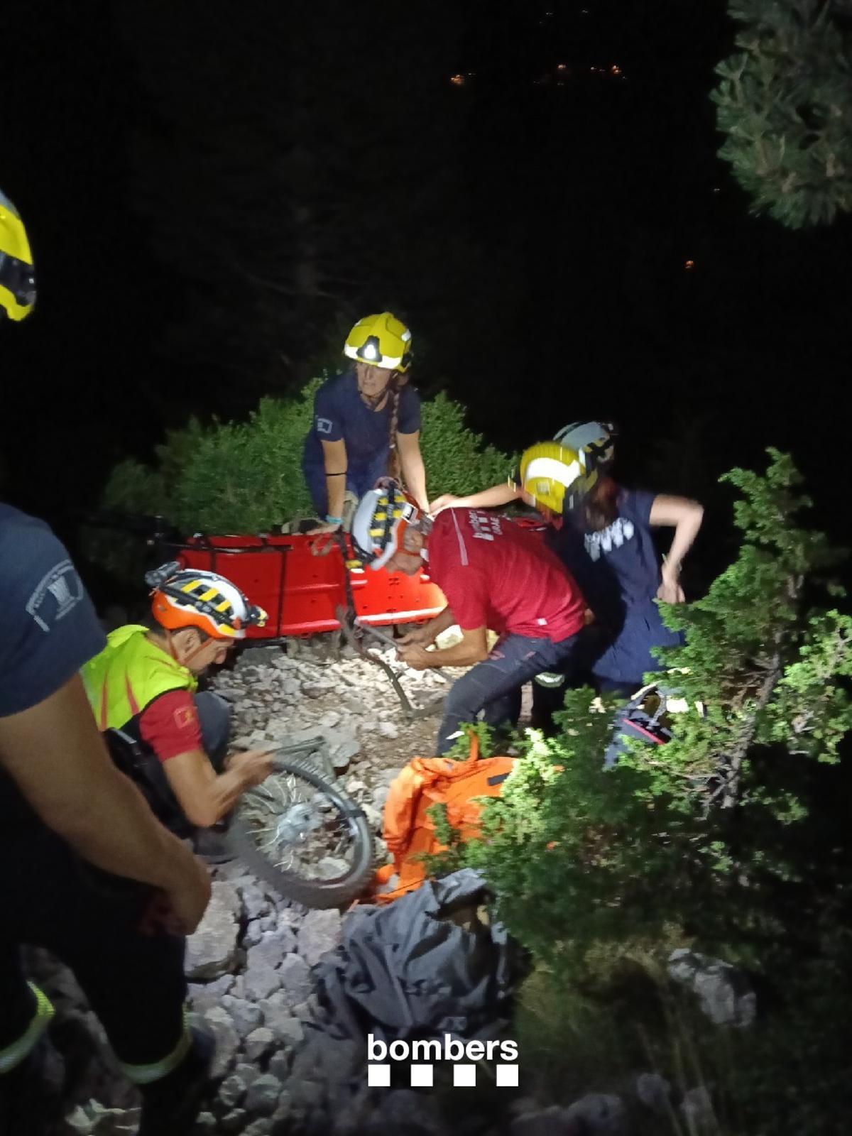 La perona ha estat rescatada per quatre dotacions de Bombers i GRAE