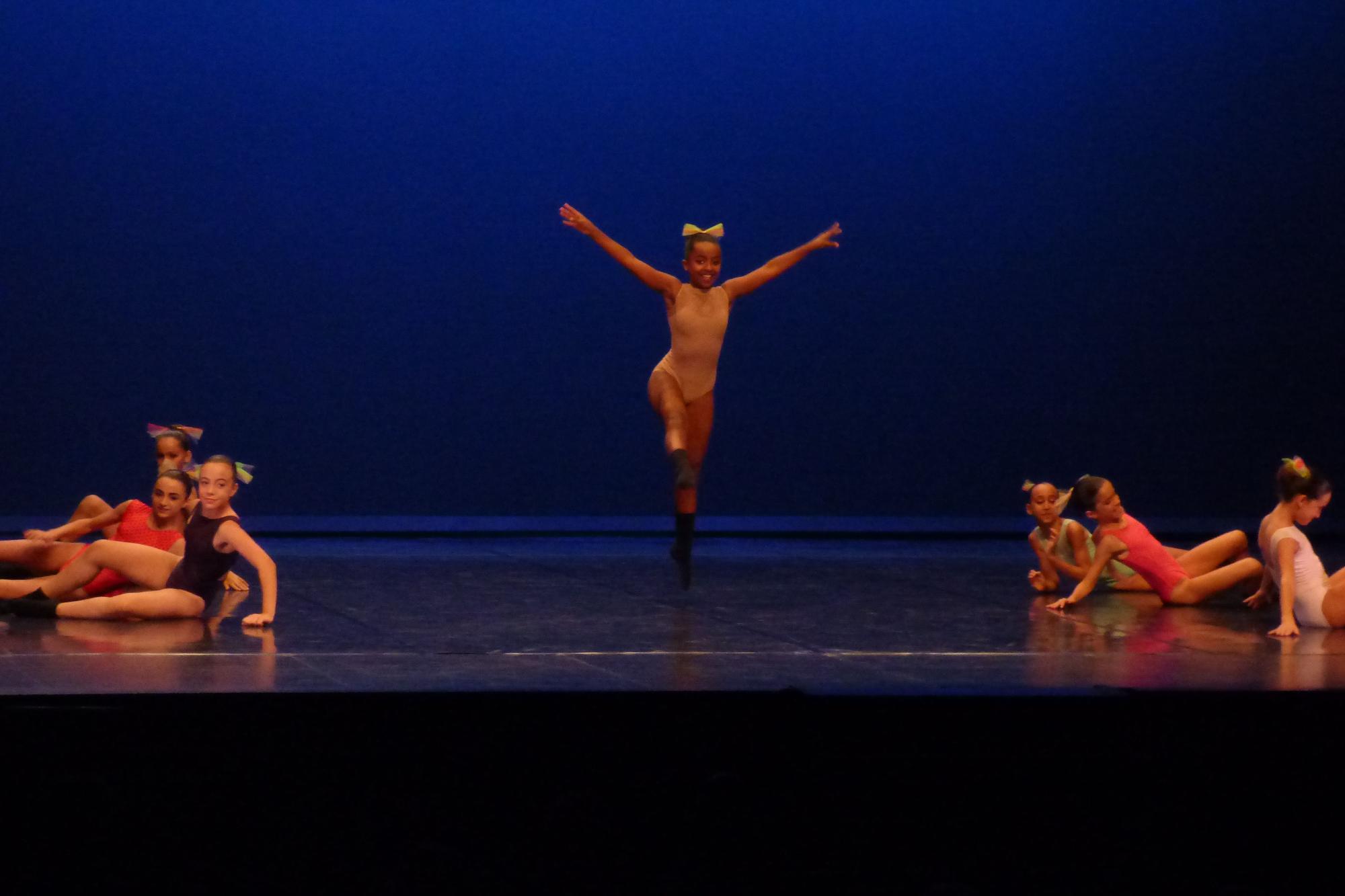 La coreografía de Escuela de Danza Esmeralda per les alumnes de l'Stage Intensiu de l'Escola de Dansa Marta Coll