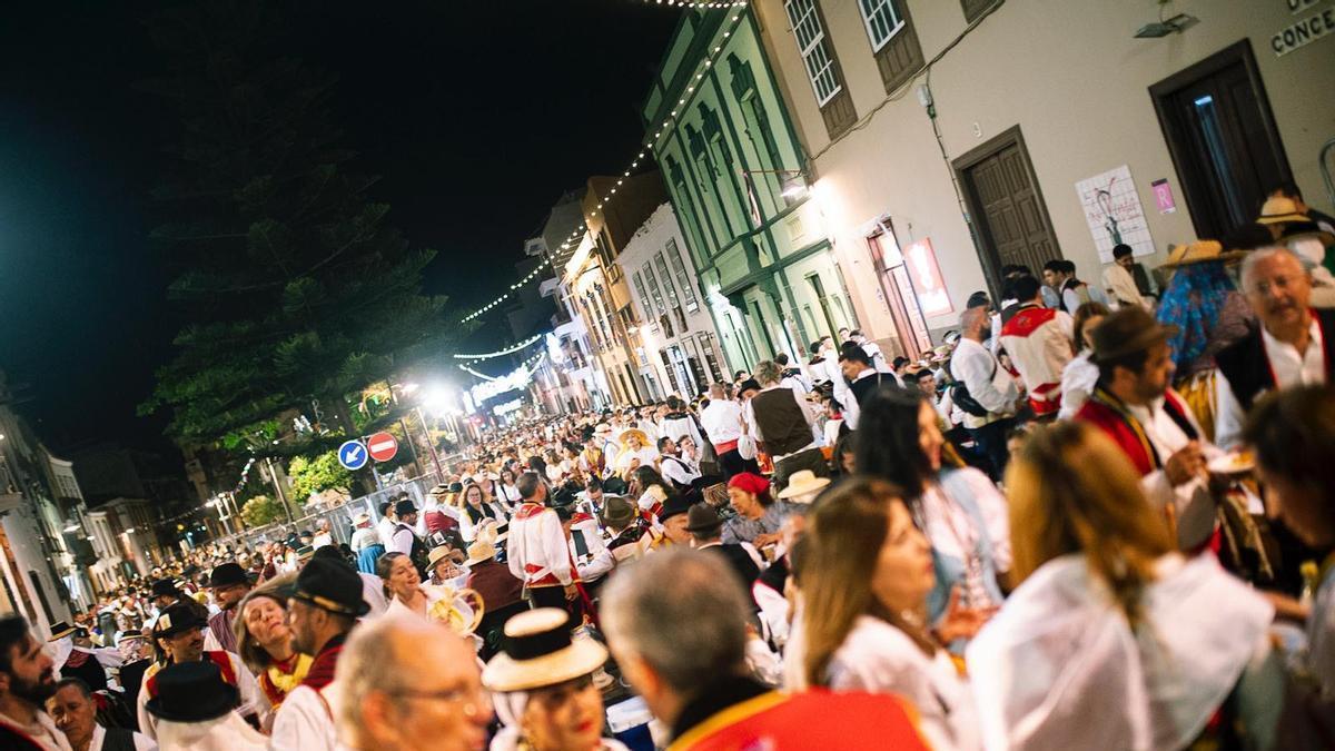 La Laguna abre el sistema de reserva de mesas para el Baile de Magos de San Benito 2026