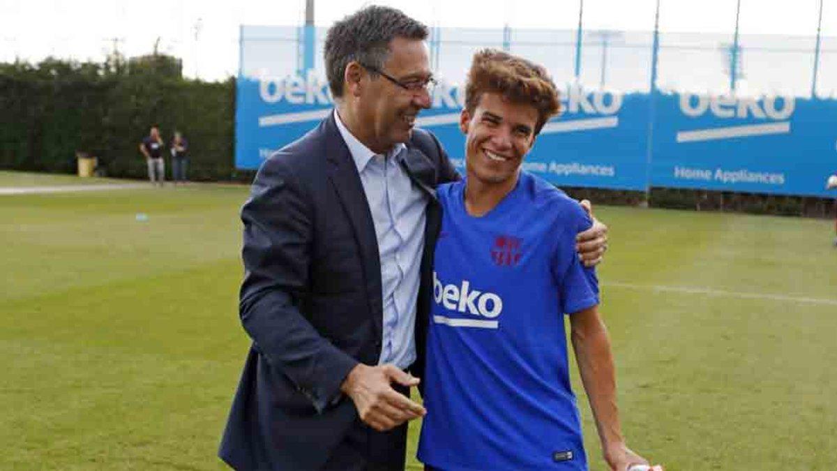 Bartomeu, junto a Riqui Puig, en el entrenamiento