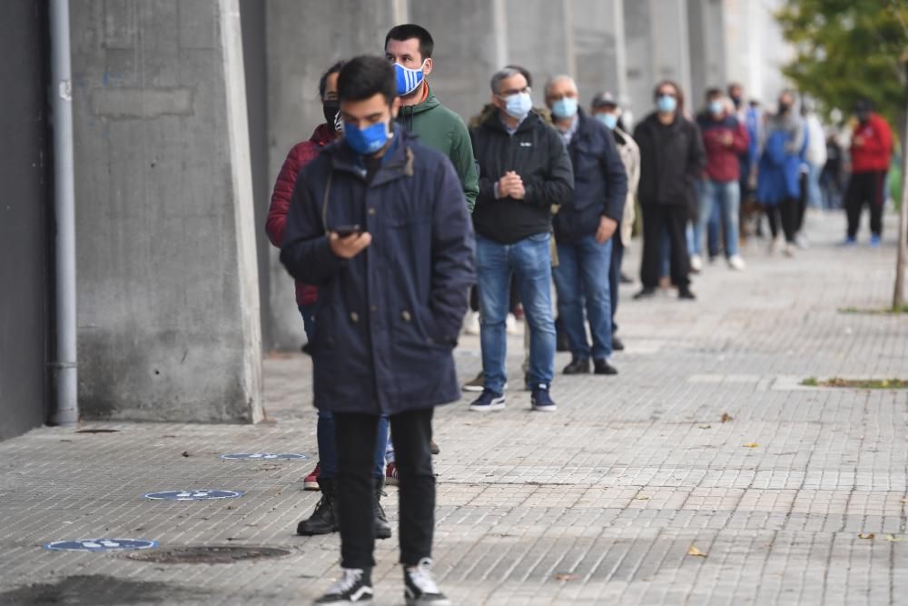 Colas por las entradas para el debut del Dépor