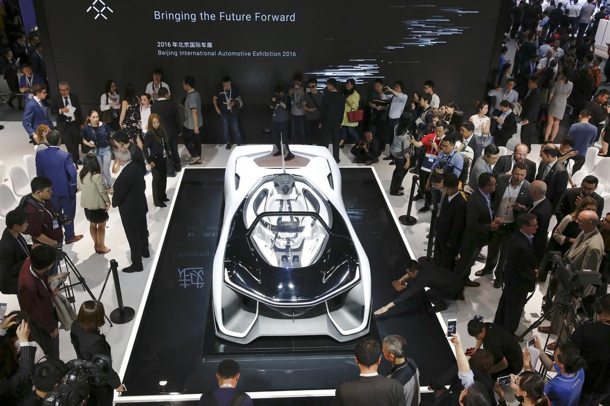 Visitors gather around the Faraday Future FFZERO1 electric concept car during the Auto China 2016 auto show in Beijing April 25, 2016. REUTERS/Damir Sagolj