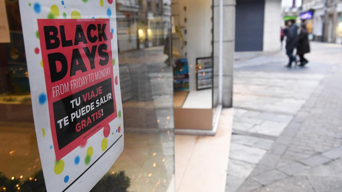 Anuncio de ofertas por el &#039;Black Friday&#039; en un negocio de A Coruña.