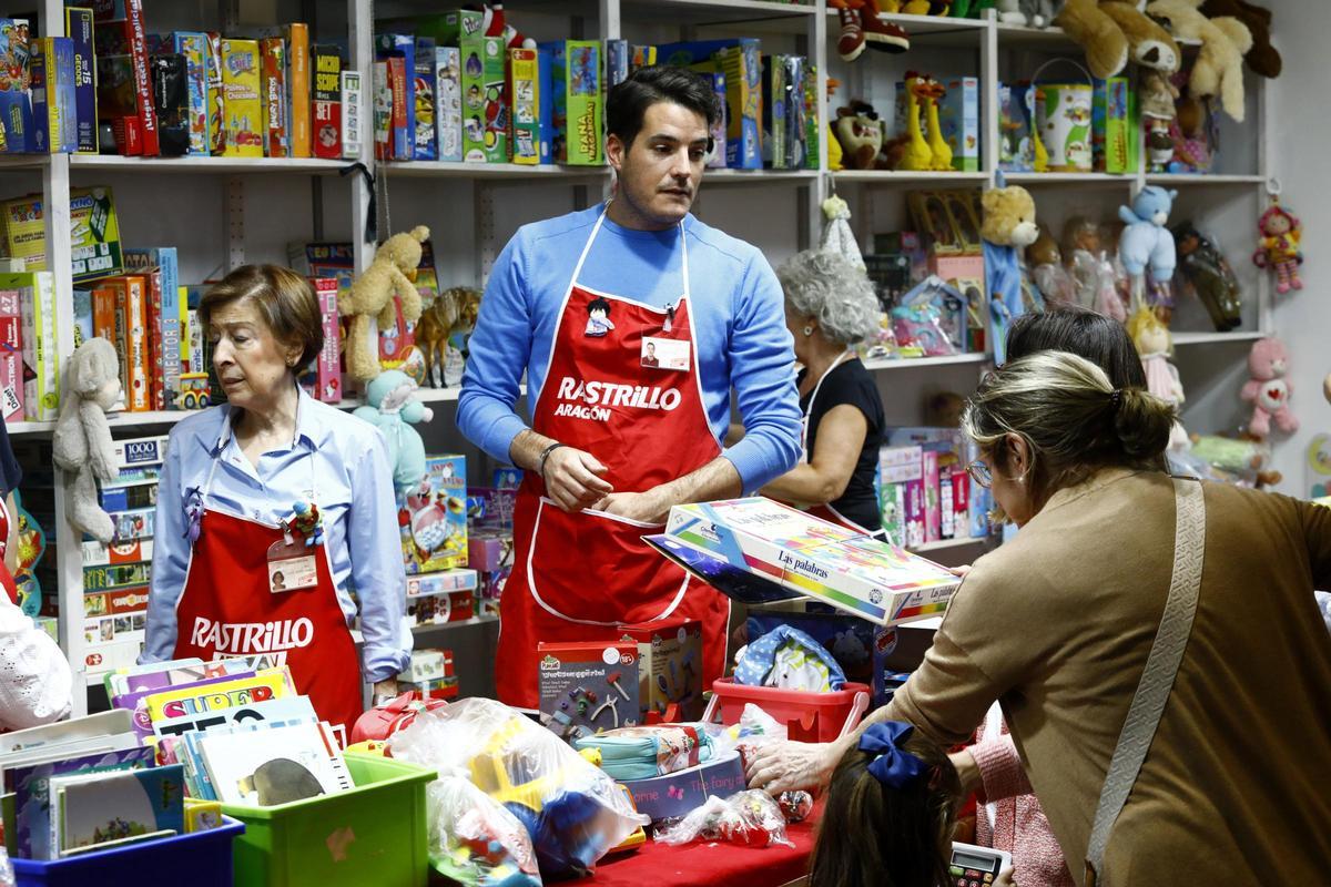 Llenazo en el primer día del Rastrillo Ozanam en el Auditorio de Zaragoza