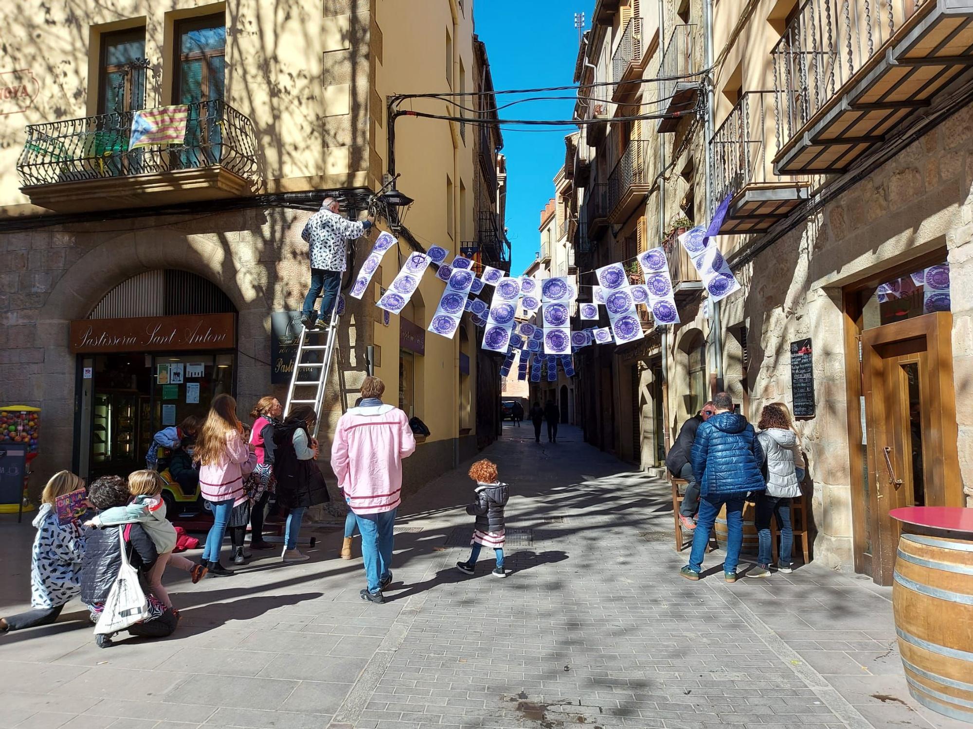 Solsona penja les enramades i ja respira carnaval