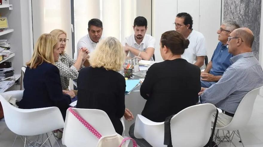 Reunión de alcaldes y alcaldesas en Serra.