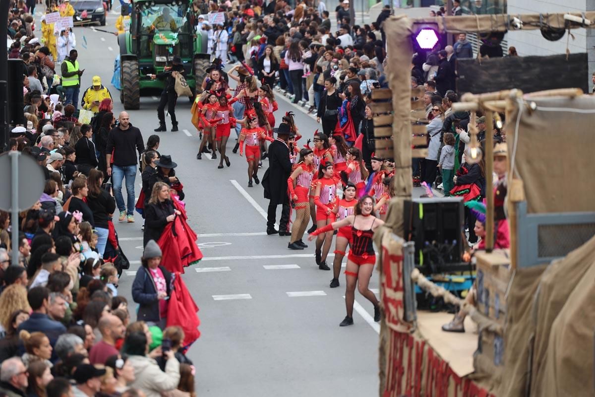 Búscate en las imágenes de la rúa de Carnaval de Ibiza
