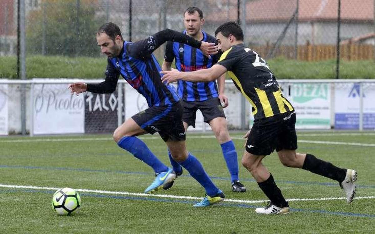 Matías, en una jugada del partido de ayer. // Bernabé/Javier Lalín
