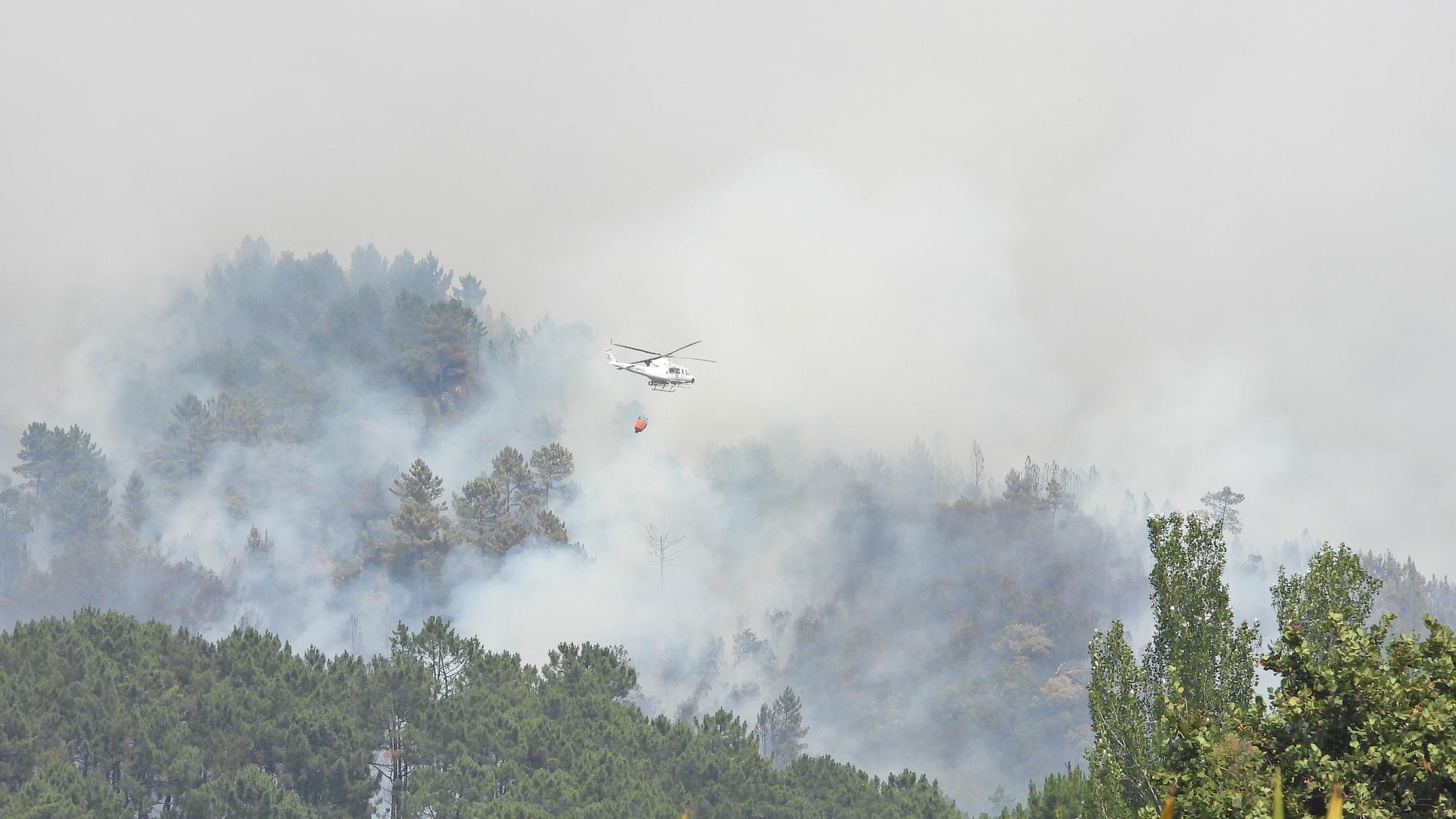 Activos tres incendios en la zona cero de la ola de calor en Galicia