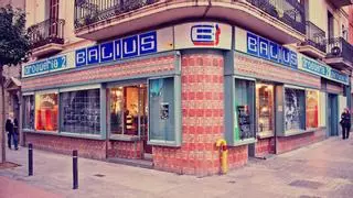 Esta icónica fachada de los setenta en Barcelona está en peligro de desaparición