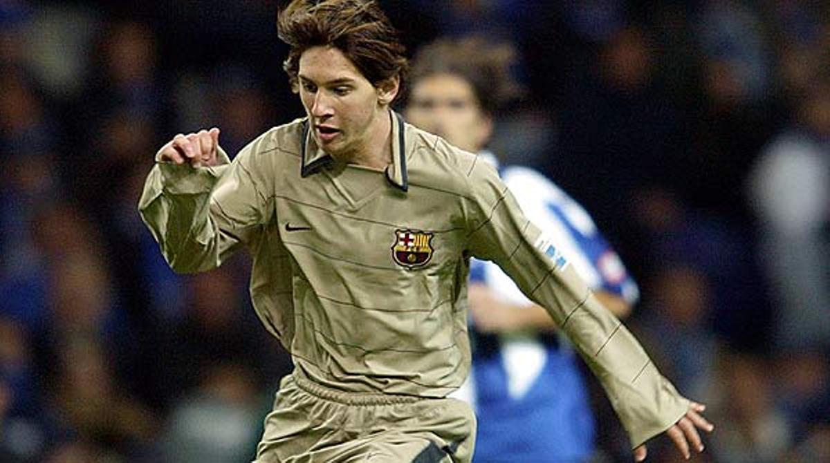 Messi es va estrenar amb el Barcelona a Porto el 16 de novembre del 2003. Foto PACO LARGO. Vídeo: YOUTUBE / BARÇA TV