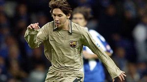 Messi es va estrenar amb el Barcelona a Porto el 16 de novembre del 2003. Foto PACO LARGO. Vídeo: YOUTUBE / BARÇA TV