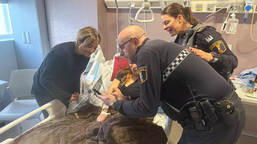 Agentes de la Policía Local atienden el parto de una joven en su casa del Cabanyal