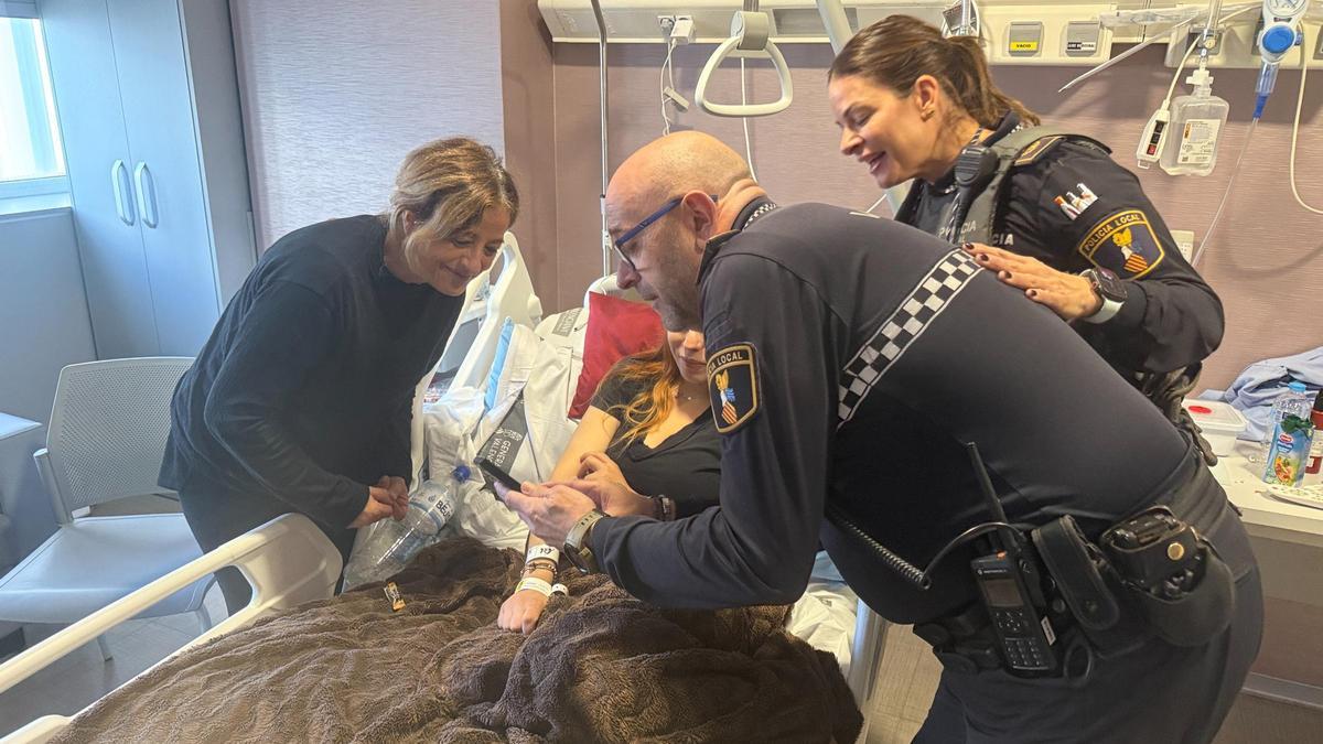 Agentes de la Policía Local atienden el parto de una joven en su casa del Cabanyal