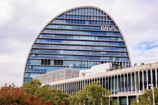 El BBVA manté l'OPA sobre el Sabadell malgrat les condicions del Govern central