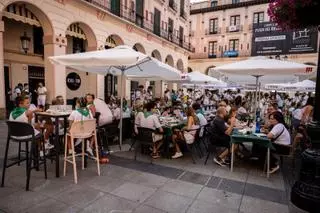 En imágenes | Ambiente en las calles de Huesca antes del lanzamiento del chupinazo