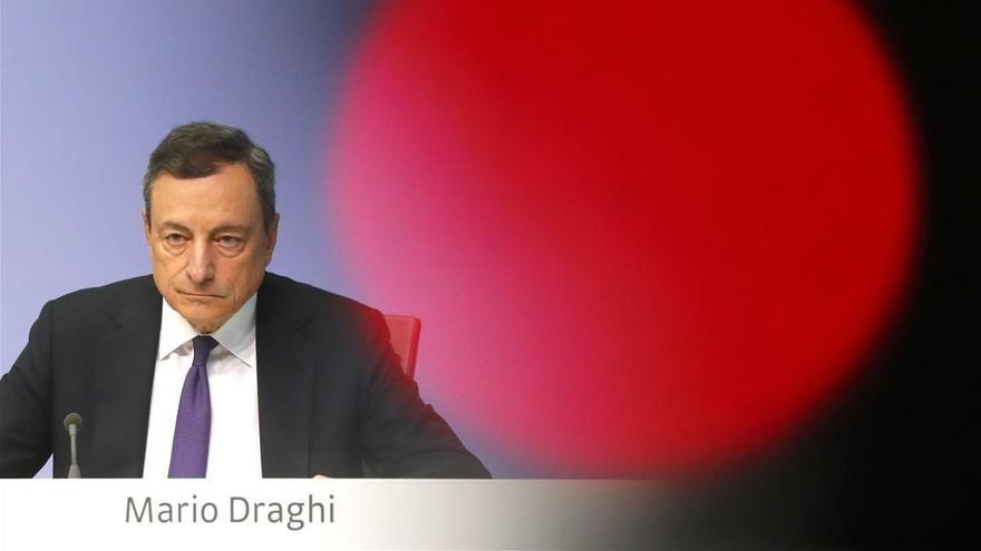 Draghi espera que el aumento de los salarios impulse la inflación