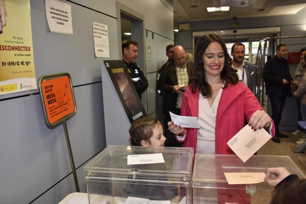 Los políticos valencianos acuden a las urnas