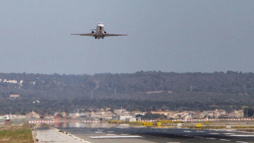 El humo en la cabina de un avión en Son Sant Joan obliga a desalojar a los pasajeros