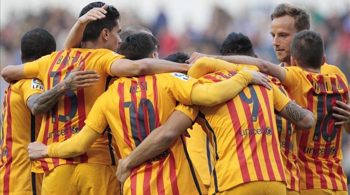 ecarrasco33610367 barcelona s luis suarez  number 9  is congratulate160420233149