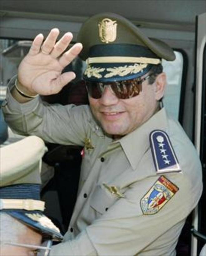 Manuel Antonio Noriega en su esplendor antes de ser derrocado en 1989 y en su ocaso, en el 2011.