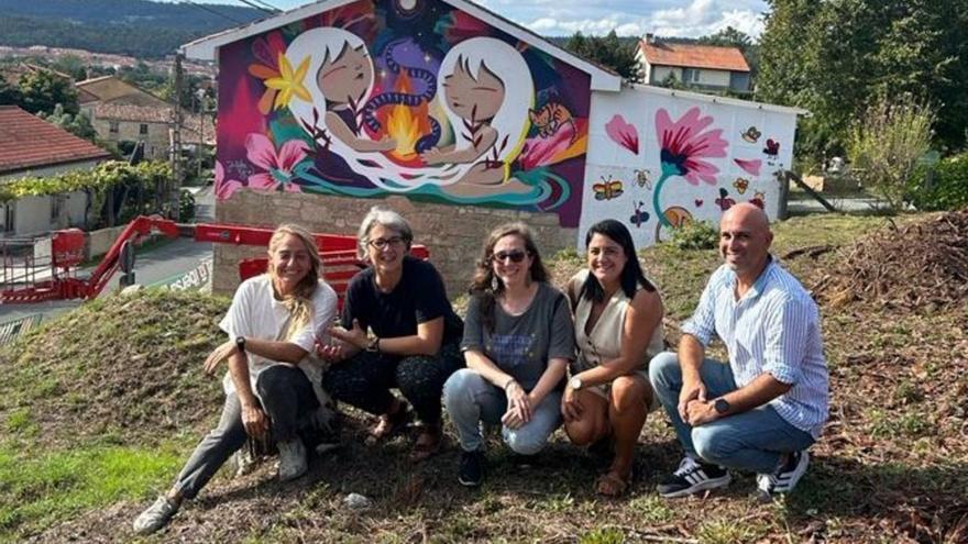 Arte en feminino co Delas Fest para deixar  na escola de Ortoño a pegada das mouras