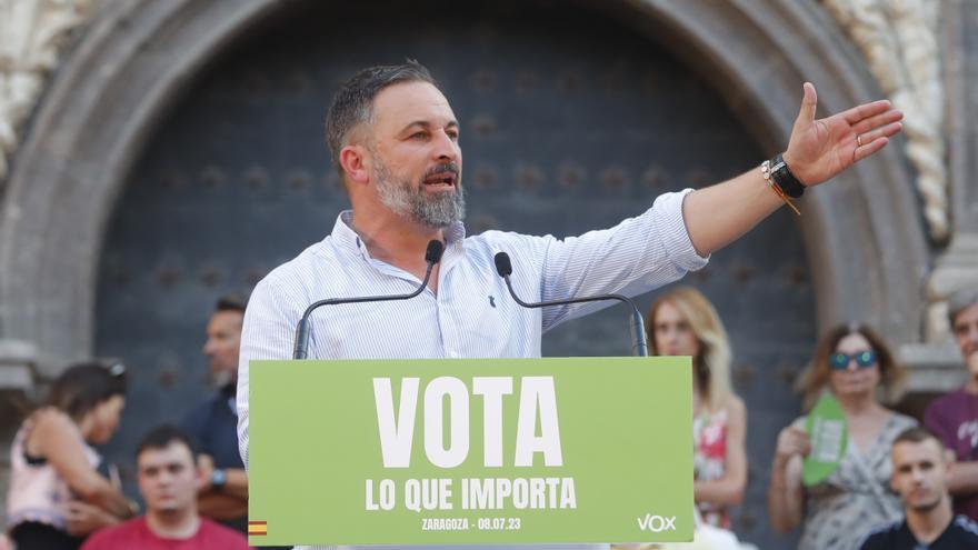 Miente, que algo queda, los bulos xenófobos de Vox