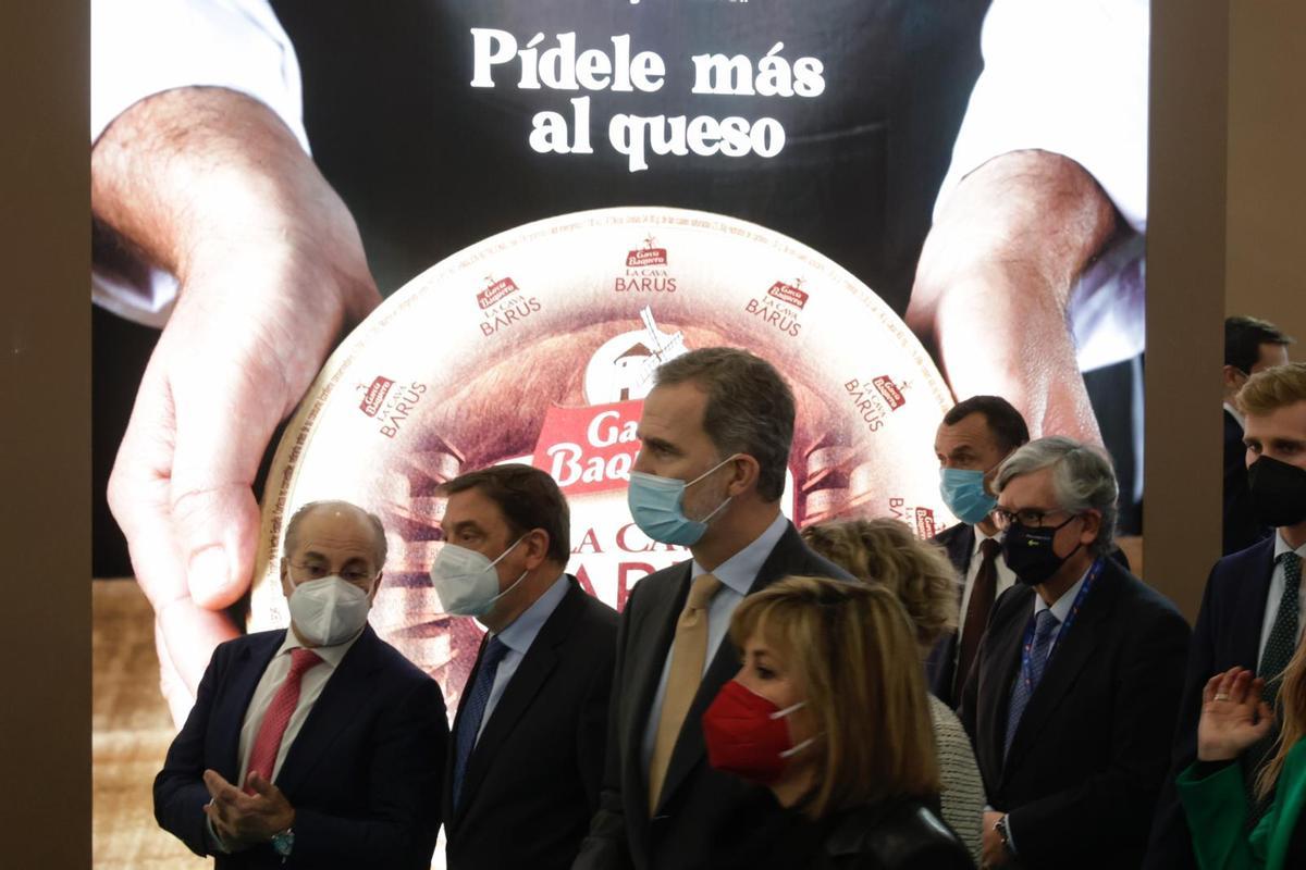 El rey Felipe VI, durante su visita inaugural a la feria Alimentaria.