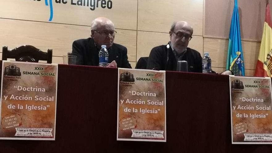 Vicente Altaba e Ignacio Alonso, durante la conferencia celebrada en La Felguera.